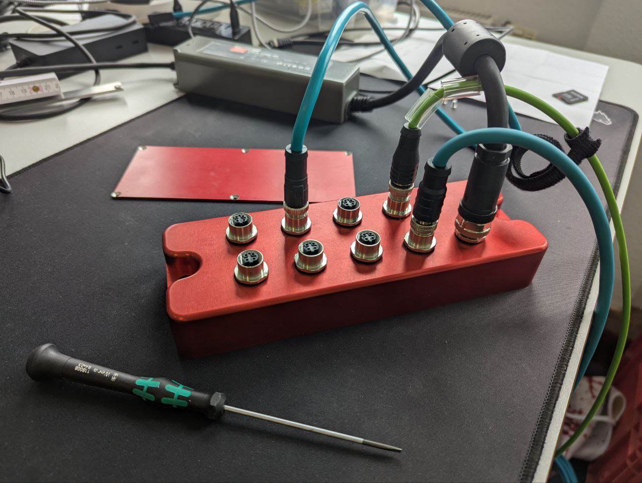 Edge-Compute on a workbench with several M12 cables connected