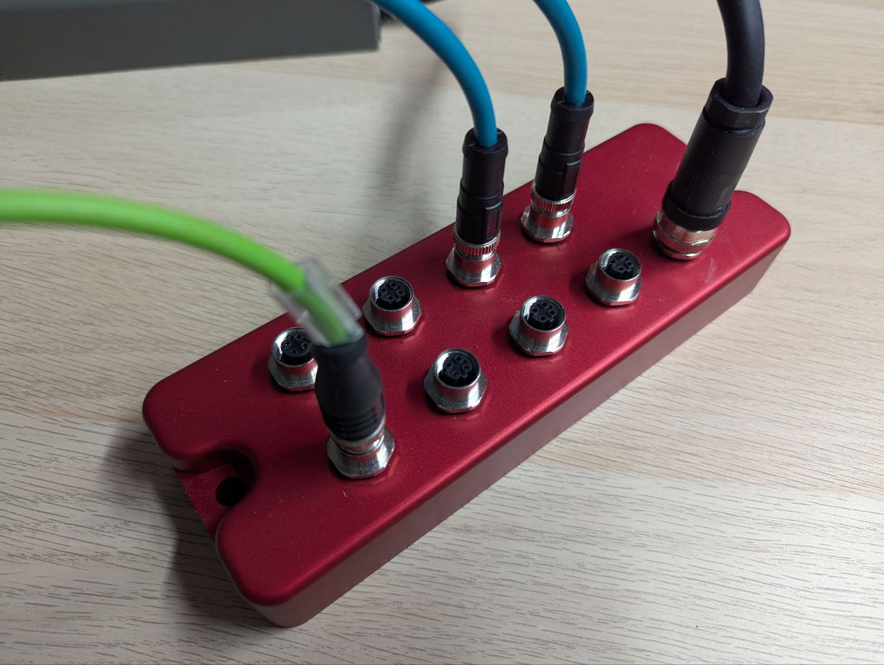 skAInet Edge-Compute with M12 Ethernet cables connected